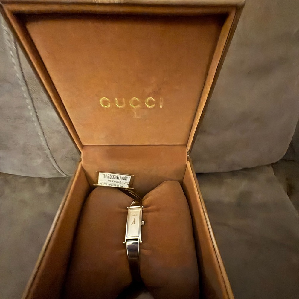 Gucci Gold Tone Rectangular Women's Bracelet Watch - Picture 4 of 12